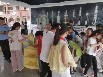 警校携手筑防线 防诈宣传入童心——十里中心小学与十里河派出所联合开展“防诈骗”主题教育宣传活动