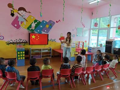 十里中心幼儿园开展“萌娃迎国庆 童心向祖国”主题活动