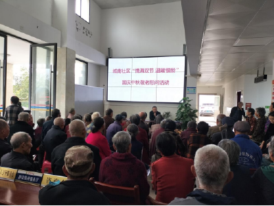 情满双节 温暖银龄——城南社区国庆中秋敬老慰问活动