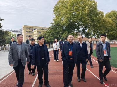 市人大领导视察十里中学用电保障工作