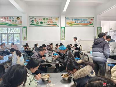 “代表委员”齐访校园食堂，社会学校共筑“食” 安长城--关庙镇中心中学圆满举行食堂开放日活动
