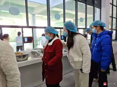 透明厨房守底线 家校社共护成长——广水市骆店中学举行第三次“透明厨房”家长开放日活动