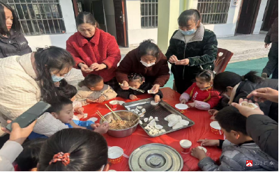 小手捏出团圆味——太平镇太平幼儿园亲子包饺子活动温情上演  
