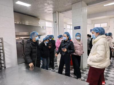 应办一小开展十二月份食堂开放日活动  