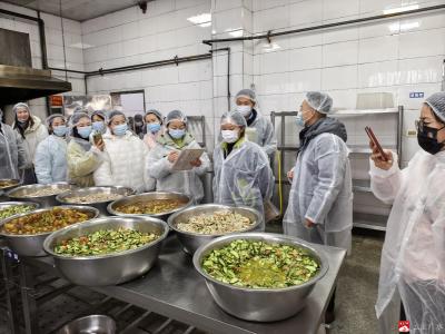 家校共护“食”光 共育成长——十里中心小学膳食家长委员开放日活动纪实