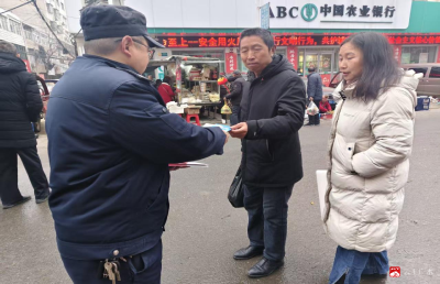 禁毒宣传进街巷 警民同心筑平安
