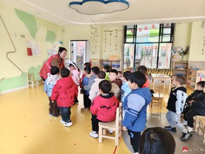 情景模拟强意识 防拐防骗护成长——永阳幼儿园开展小班组安全演练