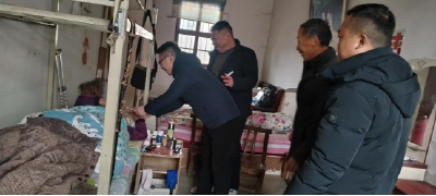 寒冬送暖 企业有爱 —经济开发区企业慰问困难群众