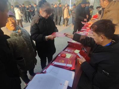 送证下乡暖民心 确权赋能助振兴