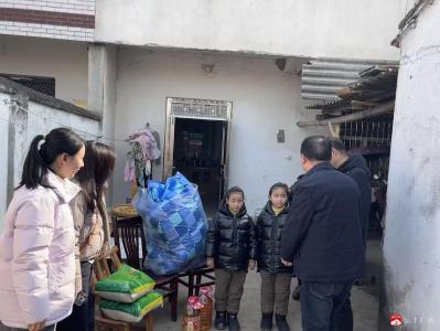 经济开发区：寒冬送温暖 关爱护成长