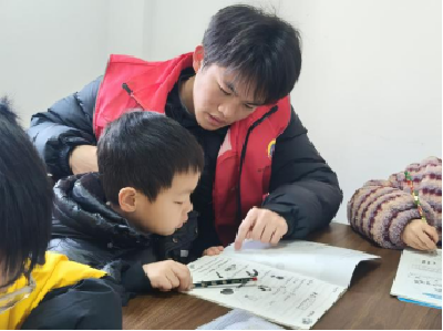 城郊街道寒假爱心托管班温暖开班 