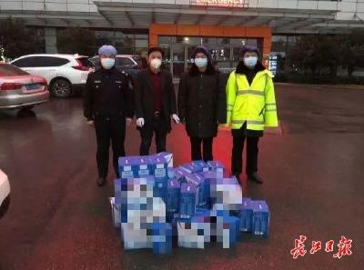 看到你们，我就明白了为什么武汉是座英雄城