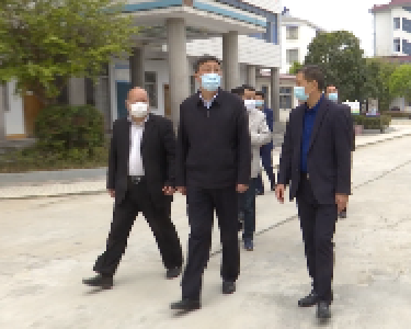 陈兴旺检查高三初三学生复学准备工作