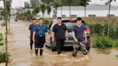 县人大领导到安居镇指导防讯救灾工作