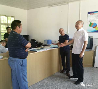 新闻早班车​