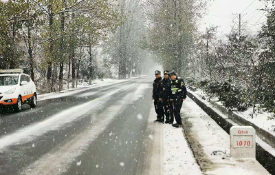 县公路管理局全力保障雨雪天气道路安全畅通