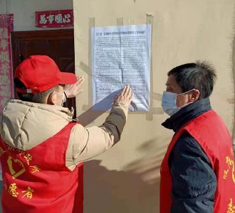 殷店镇财政所干部职工到鹦鹉村宣传疫情防控知识