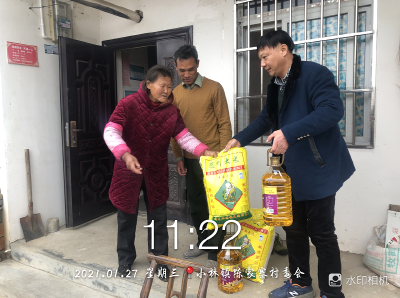 县发改局开展春节慰问贫困户活动