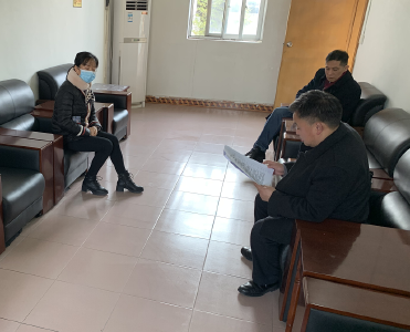 县法院到澴潭镇走访慰问困难户