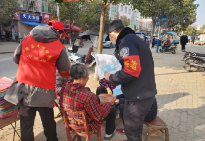 万福店农场党员干部下沉社区助力疫情防控