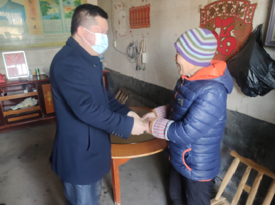 县石材办深入帮扶村及下沉社区开展节前走访慰问活动