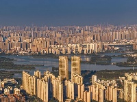 城市之脉，一河盛夏光