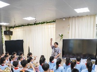 教师节拍了拍你的肩膀说 辛苦了