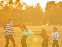 围观，一场没有门票的草坪音乐会