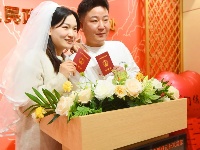 哇唔~东西湖这波“狗粮”甜到齁