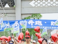 朋友们，快跑！