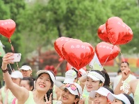 朋友们，快跑！