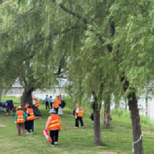 携手清滩护江堤 共护美好新家园