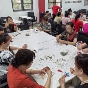 马池墩社区举办“巧手缝香寄安康”端午节活动