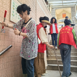 吴南里社区联合小象超市开展环境卫生整治行动