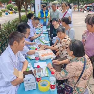 健康守护进社区 爱心义诊暖人心