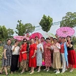 马池墩社区开展“岁月留影 光影传情”老年摄影活动
