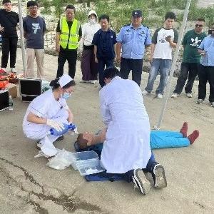 汉江边实战演练 警方联合多部门共筑防溺水安全墙