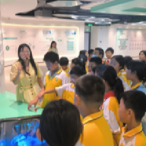 红心传承 智创未来——新沟镇街开展七一非遗科技探索亲子研学活动