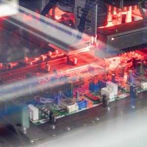 精度误差±0.01mm，让TCL拥有“智慧大脑”