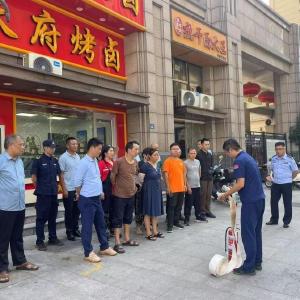 消防知识“上门说” 筑牢商户“安全线”