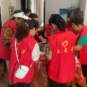 爱心巡防队 情暖老人心 | 新港苑社区开展关爱老人活动