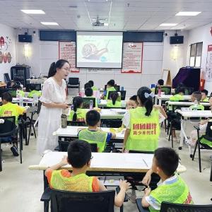 艺术课堂添乐趣，文旅志愿伴童行