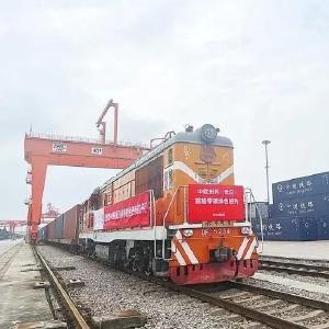 首趟零碳绿色中欧班列武汉开行