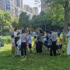 径河街官塘角社区：开展全国生态日宣传活动