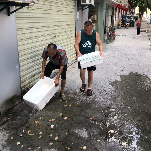 开屏里社区开展“清洁家园、防蚊护健康”主题清洁活动