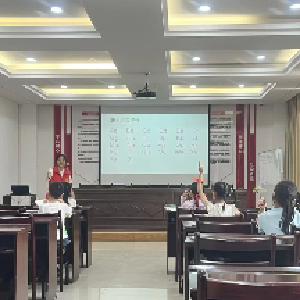 夏日里的英语课堂 共绘成长画卷