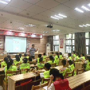 张家墩社区暑期托管班开展党风廉政教育系列课程