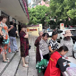 怡景社区开展“情暖银龄”公益活动