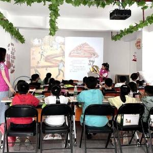 东西湖区慈惠街慈惠墩社区妇联开展“萌娃活力总动员”亲子阅读活动