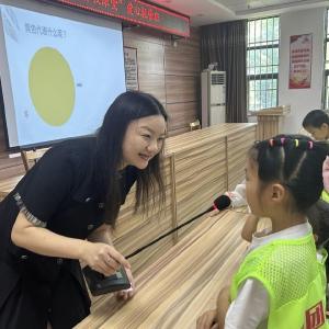 打败“情绪小怪兽”，守护成长好心情